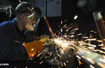 ¿Cómo usa un profesional una amoladora?