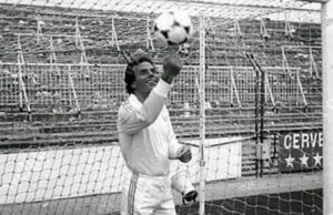 Julio Iglesias como portero del Real Madrid