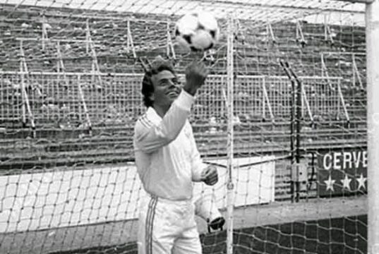 Julio Iglesias como portero del Real Madrid
