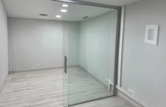 Si estás pensando comprar mamparas de oficina esto te interesa